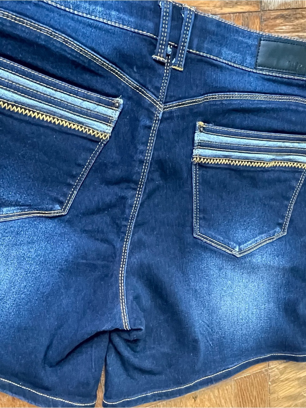 New THORN size 12 Navy blue denim mid-rise shorts ~ embroidered pockets - Picture 7 of 7